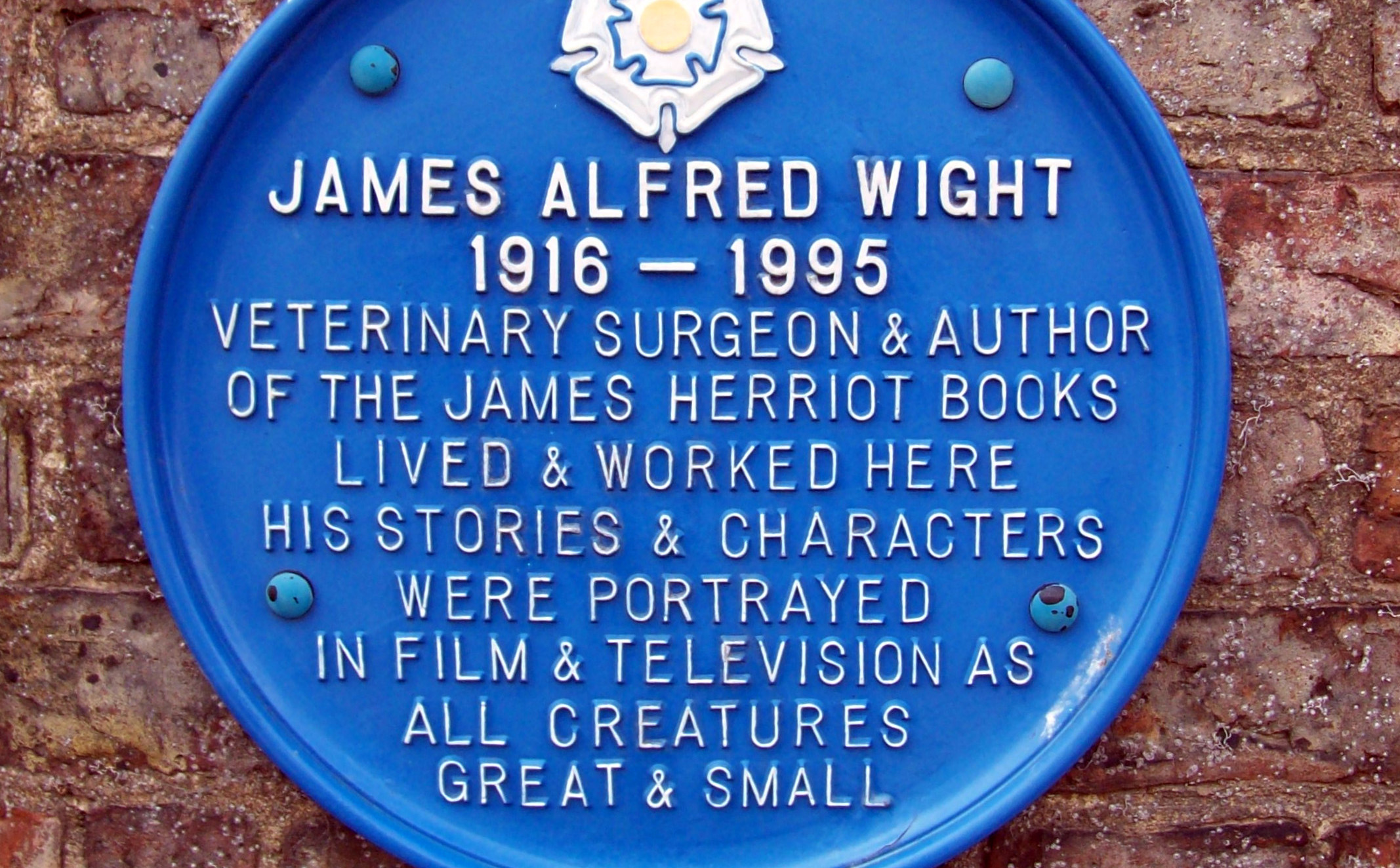 Blue Plaque commemorating the late James Herriot 1916 to 1995